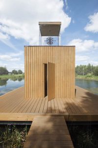 نمای روز خانه ای با یک لوستر