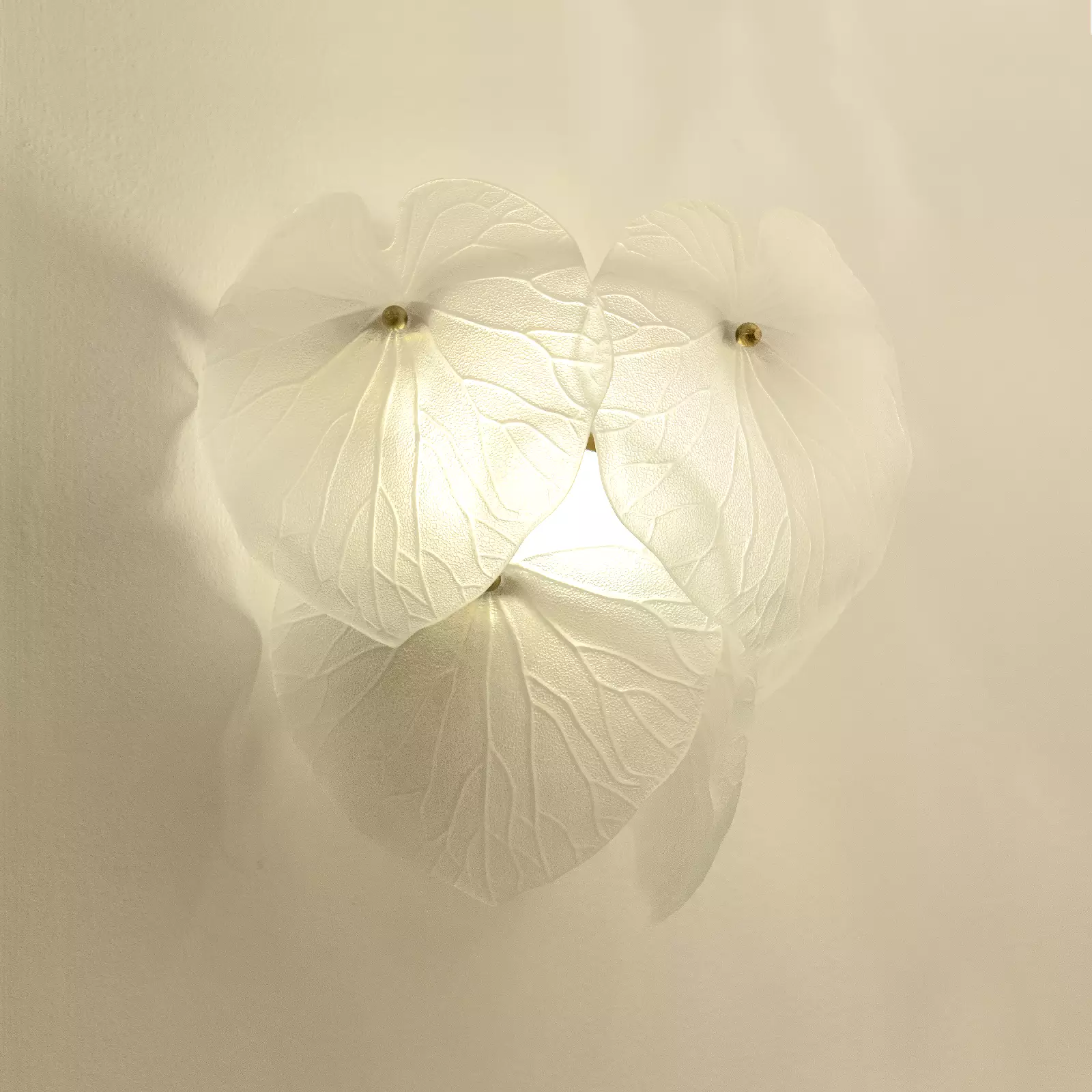 Lotus-Leaved-5-Crystal-Wall-Chandelier لوستر دیواری برگ لوتوس نیرا