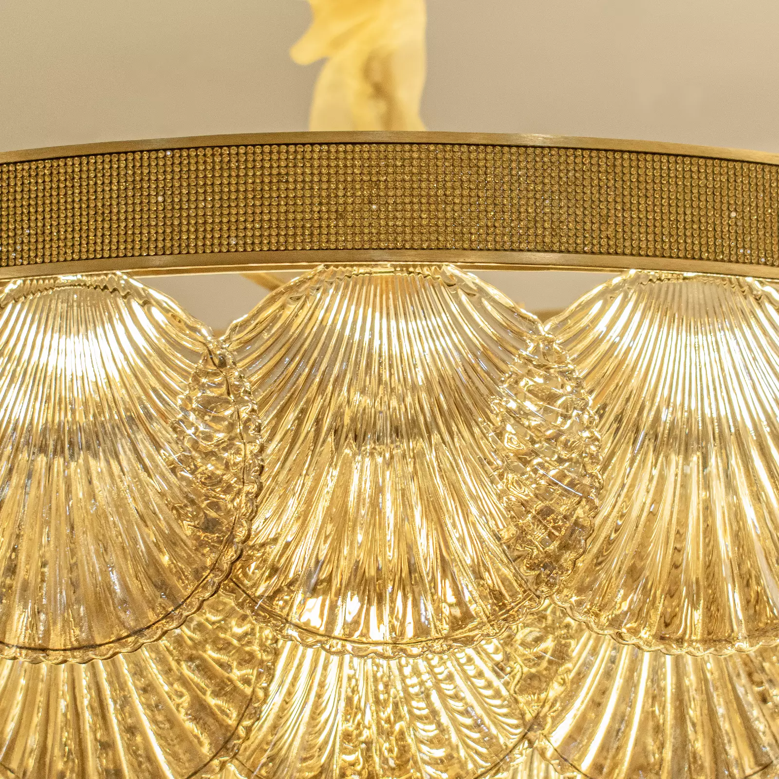 لوستر-کریستالی-گرد-زرین-60 لوستر کریستالی گرد زرین قطر 60