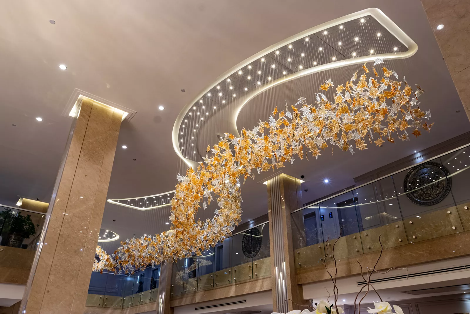 لوستر هتلی ریزشی برگ بید