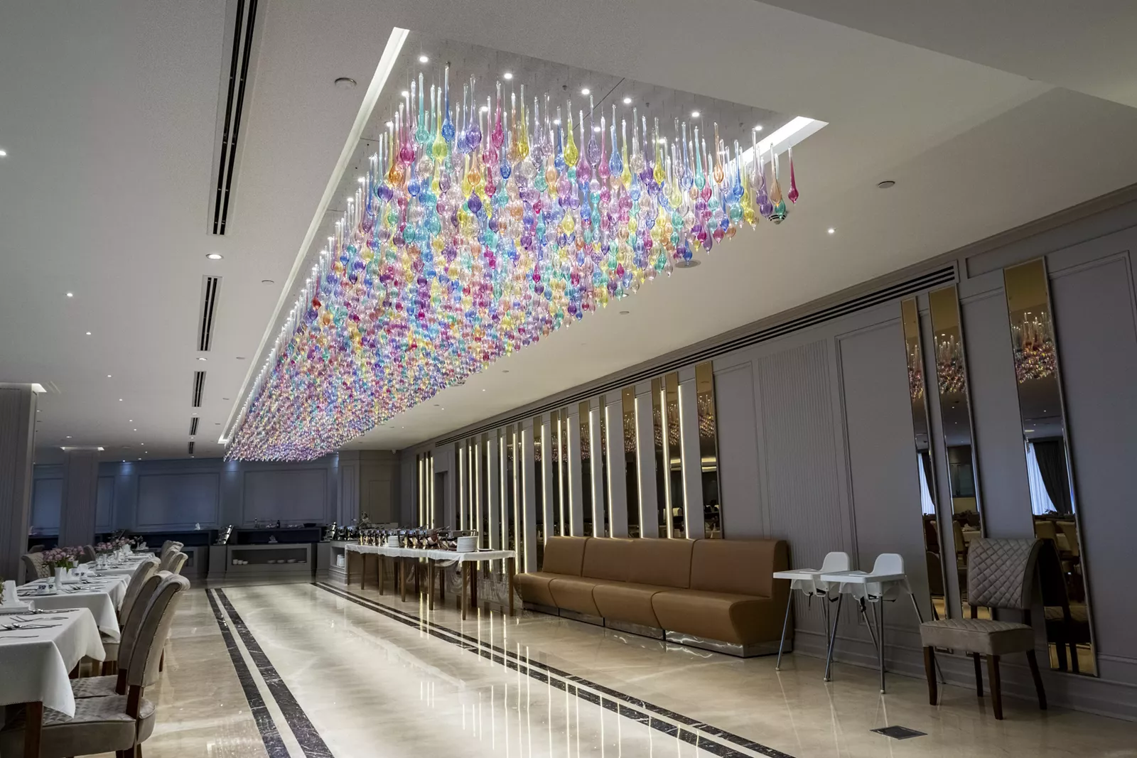 لوستر کریستال ریزشی هتلی