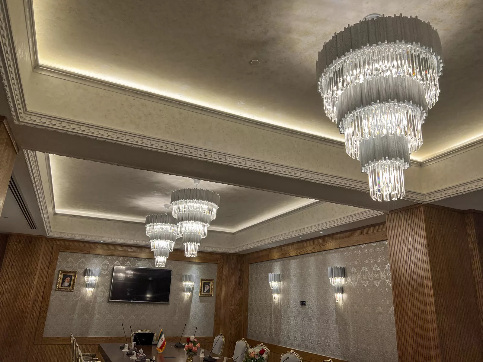 لوستر اتاق کنفرانس هتل