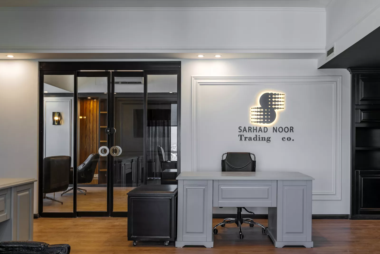 چراغ دیواری برج مسکونی