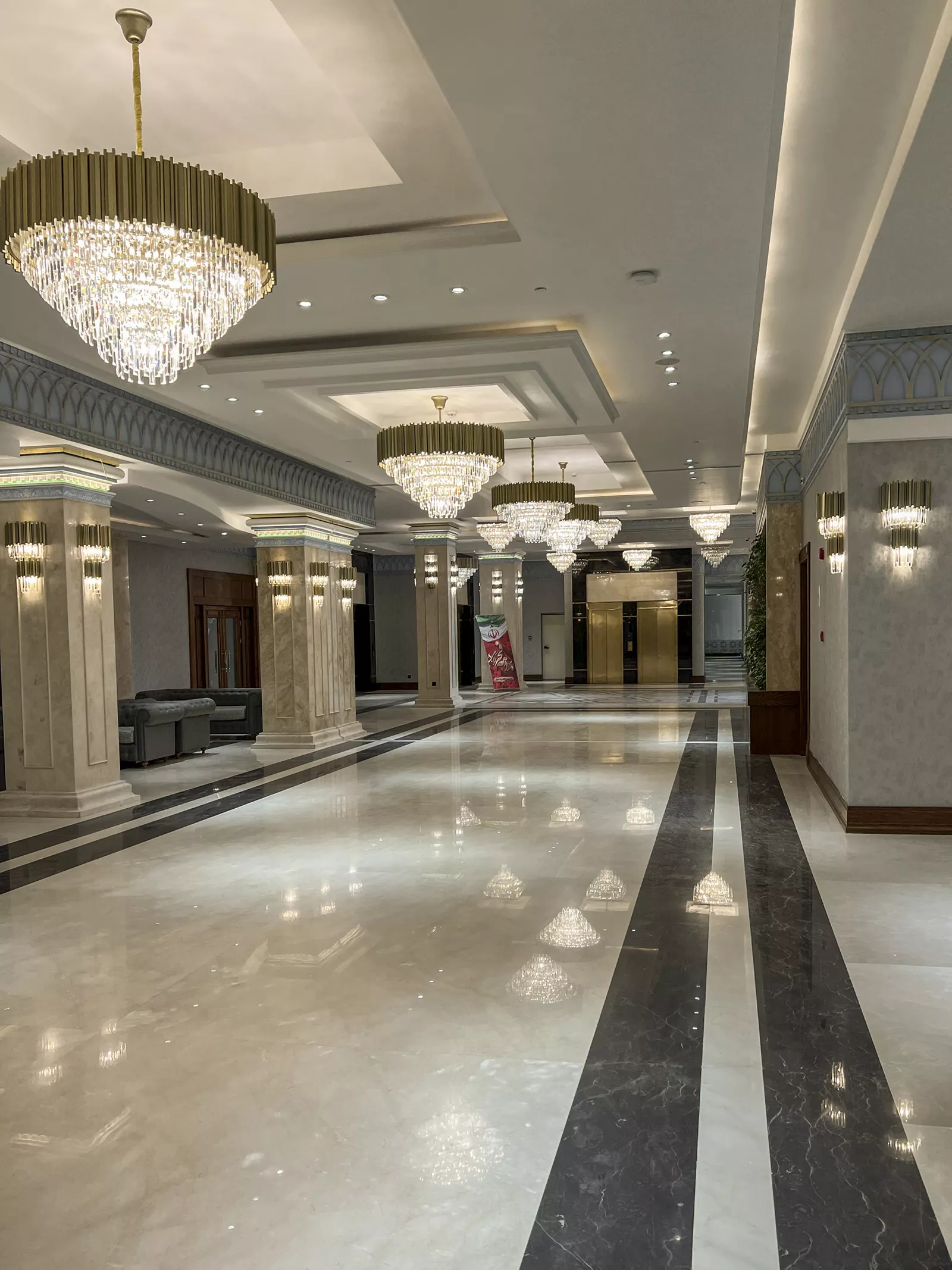 لوستر چراغ دیواری دکوراتیو مدرن آیرون ارغوان