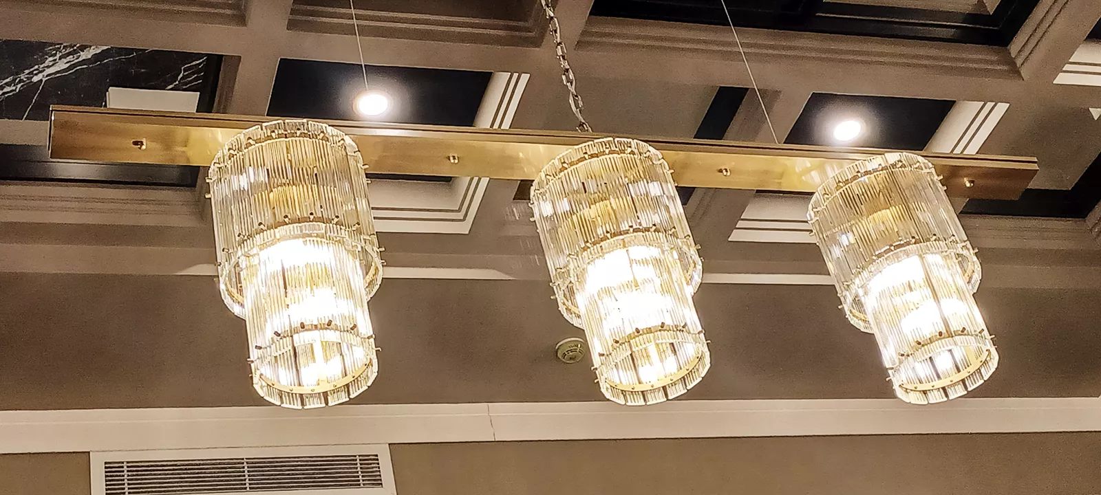 لوستر خطی برج الیزه