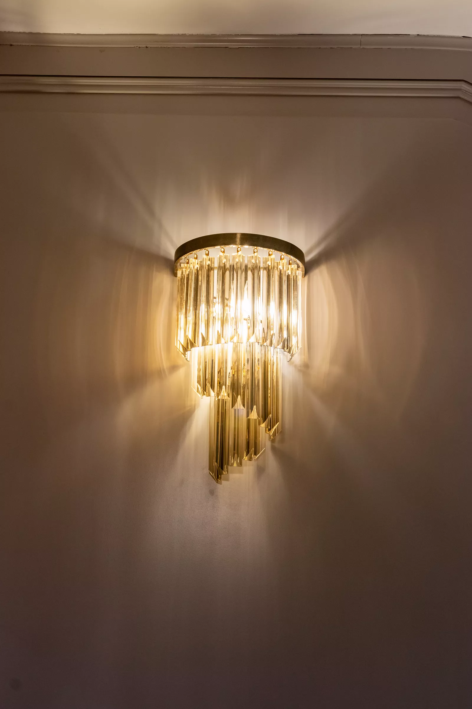 لوستر دیواری اسپیرال لورنزو