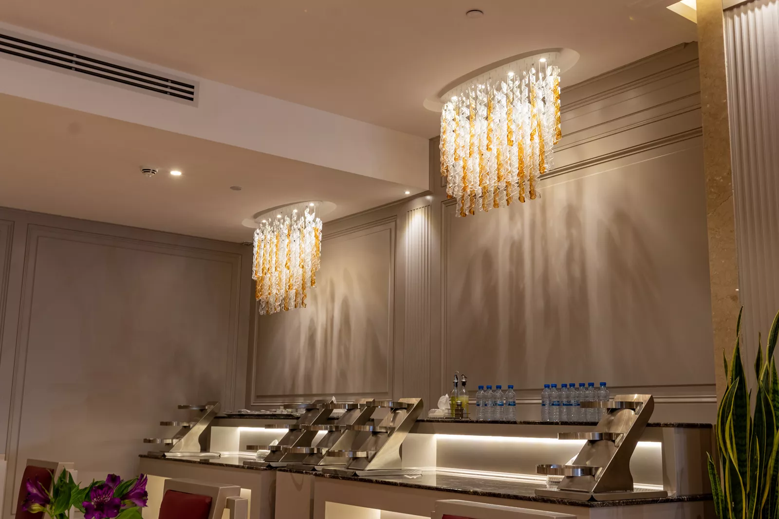 لوستر ریزشی خطی