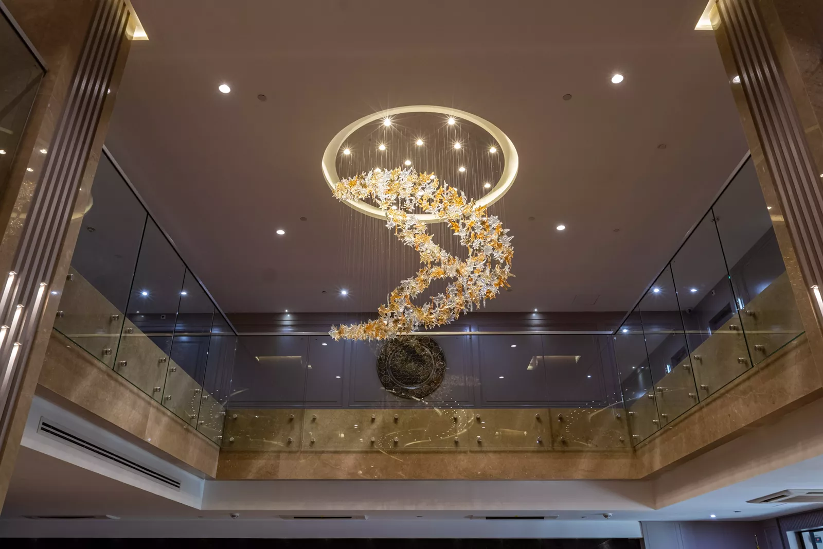 لوستر هتلی ریزشی برگ پاییز