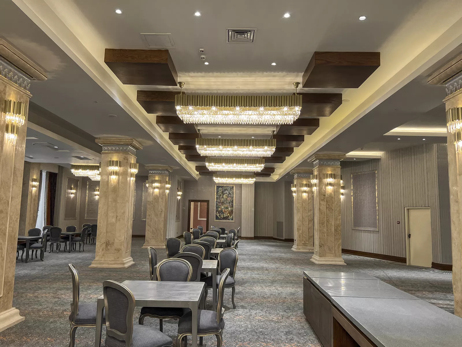 لوستر خطی هتل ارغوان